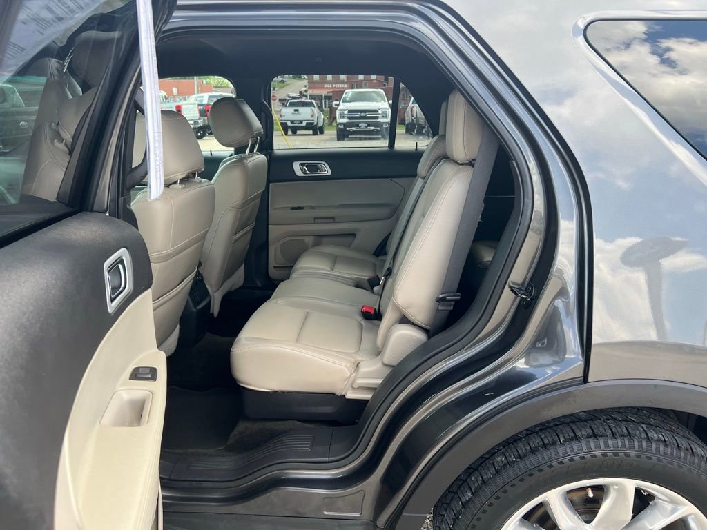 Used 2015 Ford Explorer XLT w/ Equipment Group 202A AWD/4WD image 16