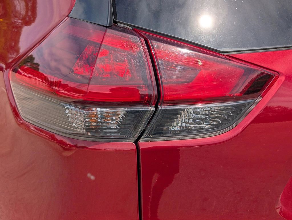 Used 2019 Nissan Rogue SV w/ Premium Package FWD image 13
