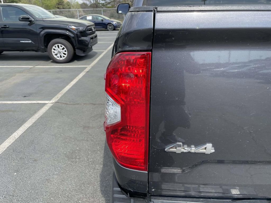 Used 2018 Toyota Tundra Limited w/ Limited Premium Package image 18