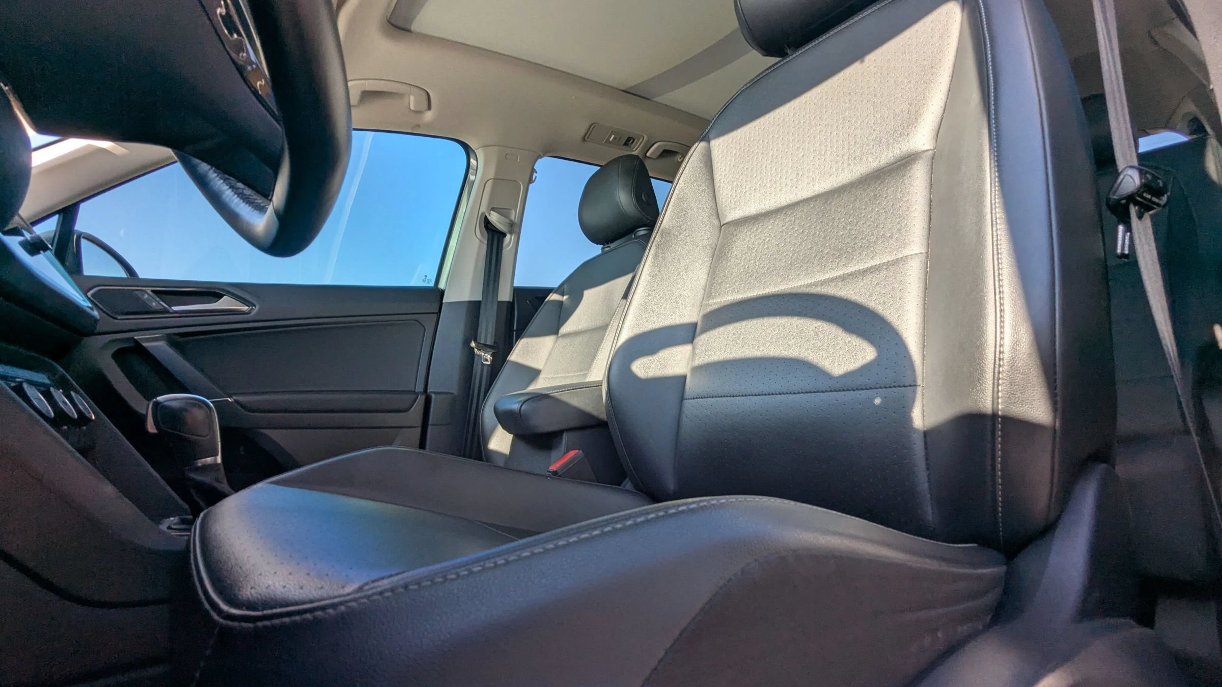 Used 2018 Volkswagen Tiguan SE w/ Panoramic Sunroof Package AWD/4WD image 12