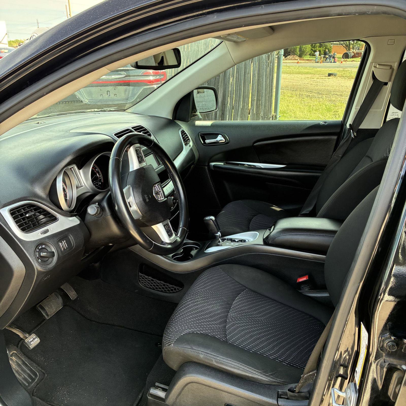 Used 2020 Dodge Journey SE w/ SE Popular Equipment Group image 6