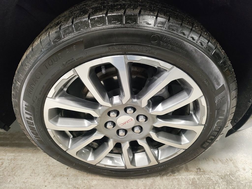 Used 2023 GMC Acadia Denali image 4