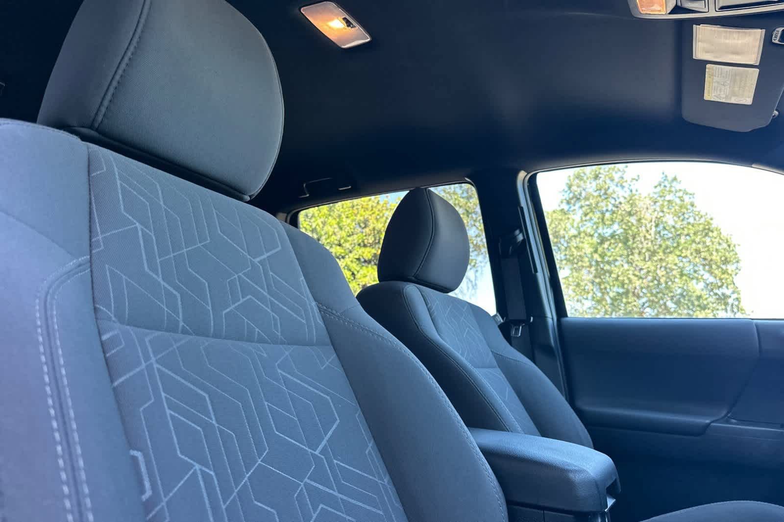 Used 2018 Toyota Tacoma TRD Off-Road AWD/4WD image 17