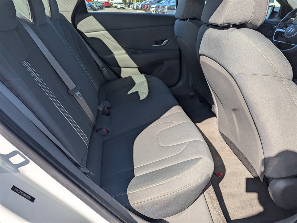 Used 2021 Hyundai Elantra SEL w/ Convenience Package image 13