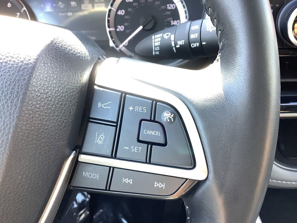 Used 2024 Toyota Highlander XLE image 20
