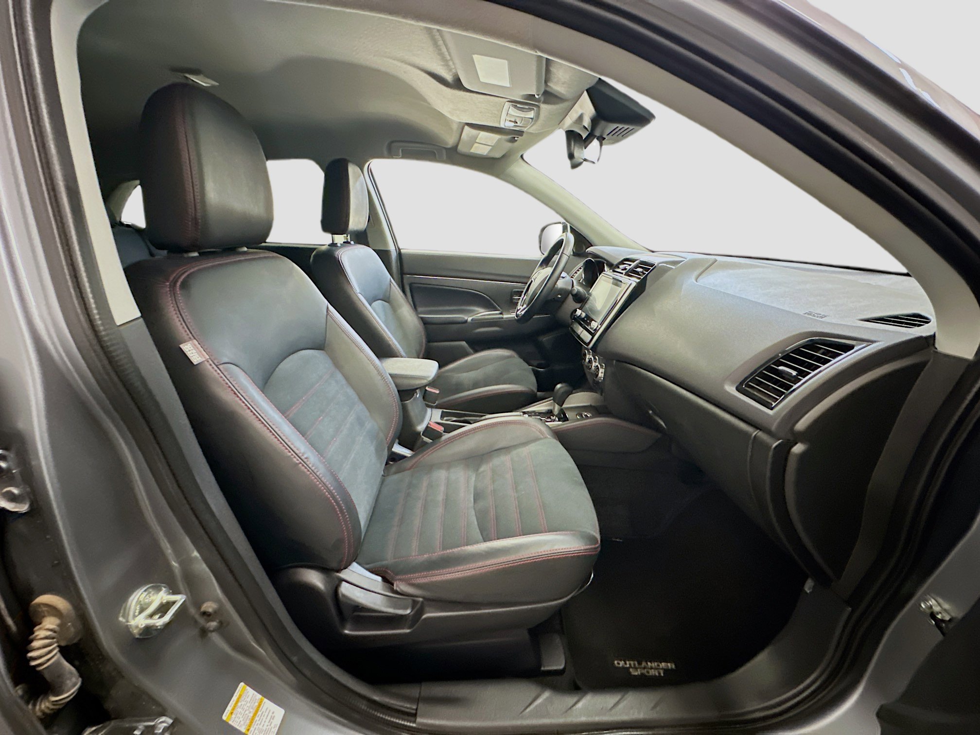 Used 2024 Mitsubishi Outlander Sport SE image 31