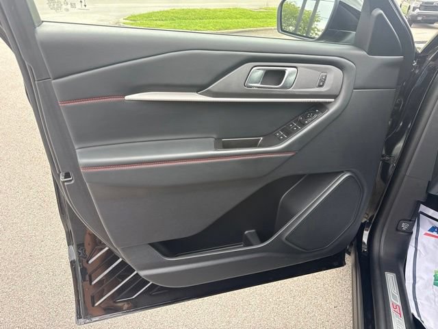 Used 2025 Ford Explorer ST-Line AWD/4WD image 14