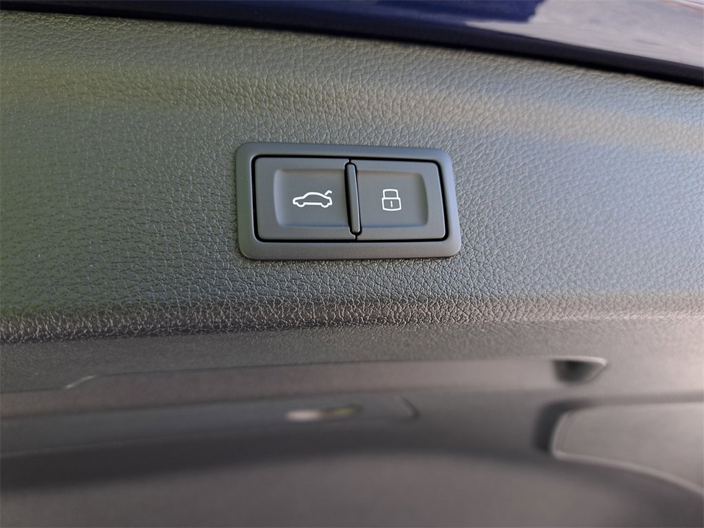 New 2025 Audi Q3 2.0T Premium image 32