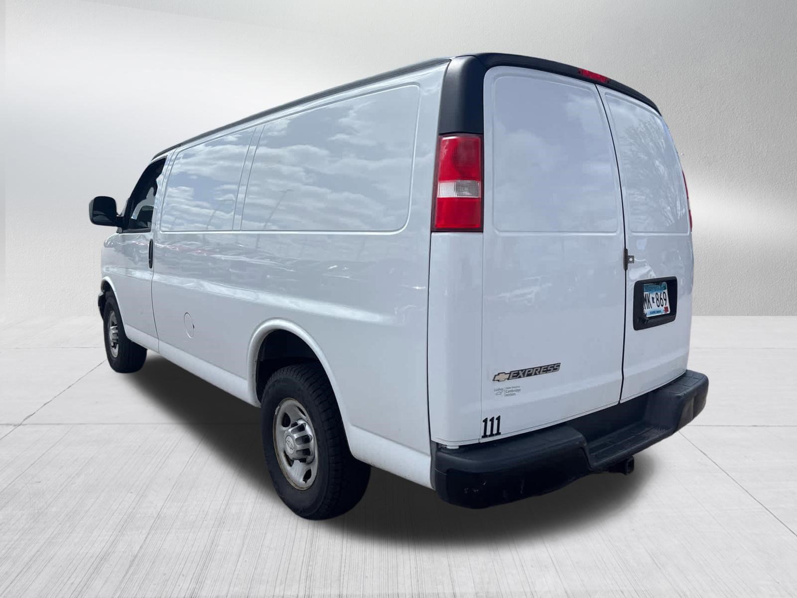 Used 2017 Chevrolet Express 2500 RWD image 4