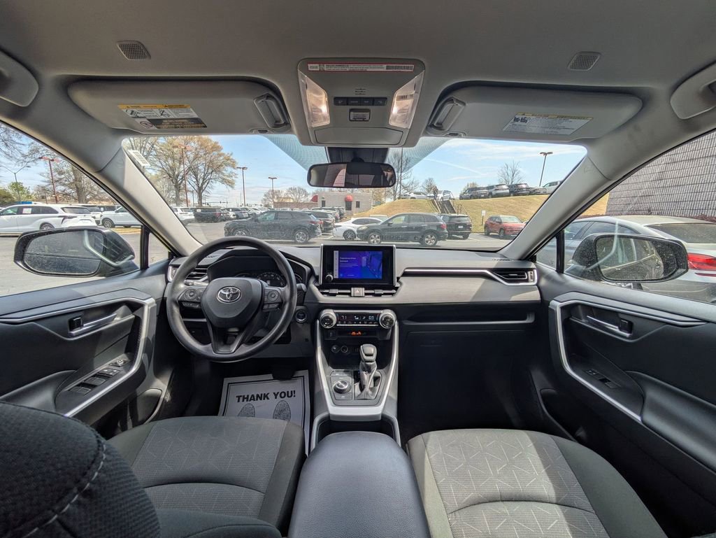 Used 2025 Toyota RAV4 XLE image 27