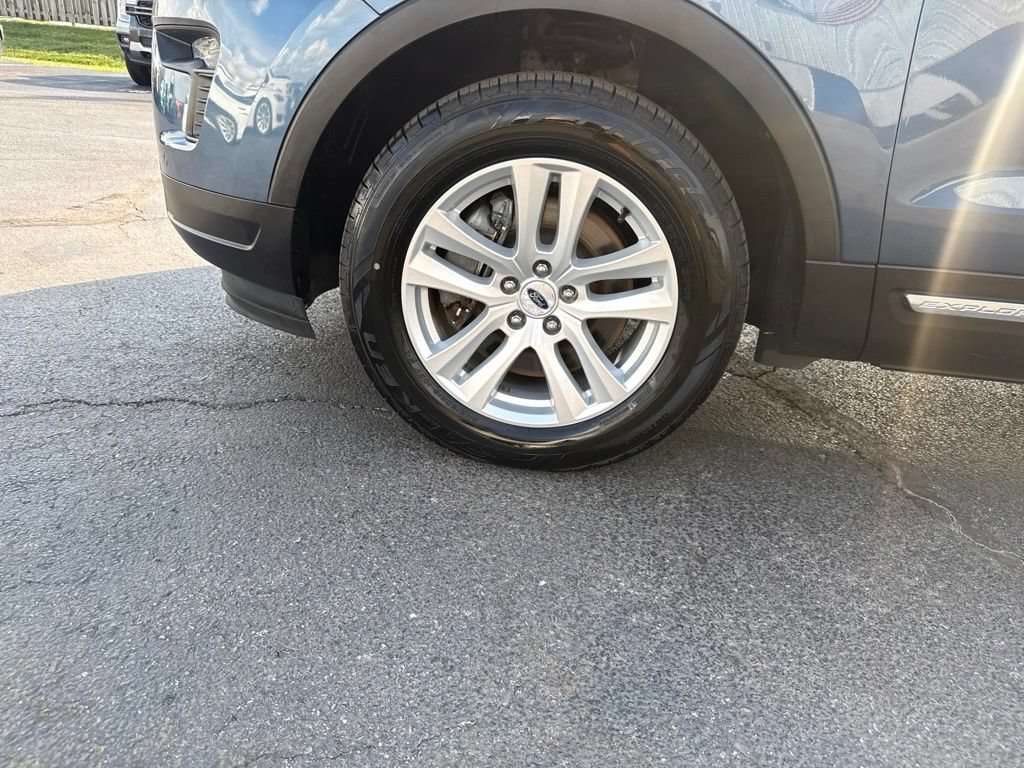 Used 2019 Ford Explorer XLT w/ Equipment Group 202A AWD/4WD image 50