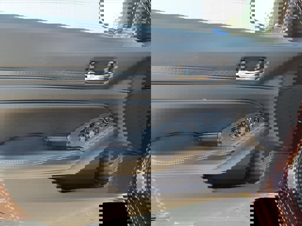 Used 2024 Nissan Altima 2.5 SV image 12