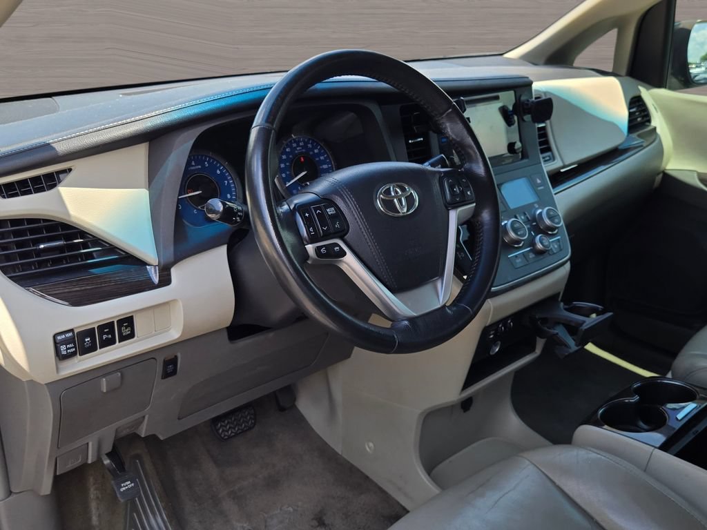 Used 2015 Toyota Sienna XLE w/ XLE Navigation Package FWD image 24
