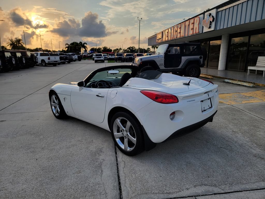 Used 2008 Pontiac Solstice Convertible w/ Preferred Package RWD image 3