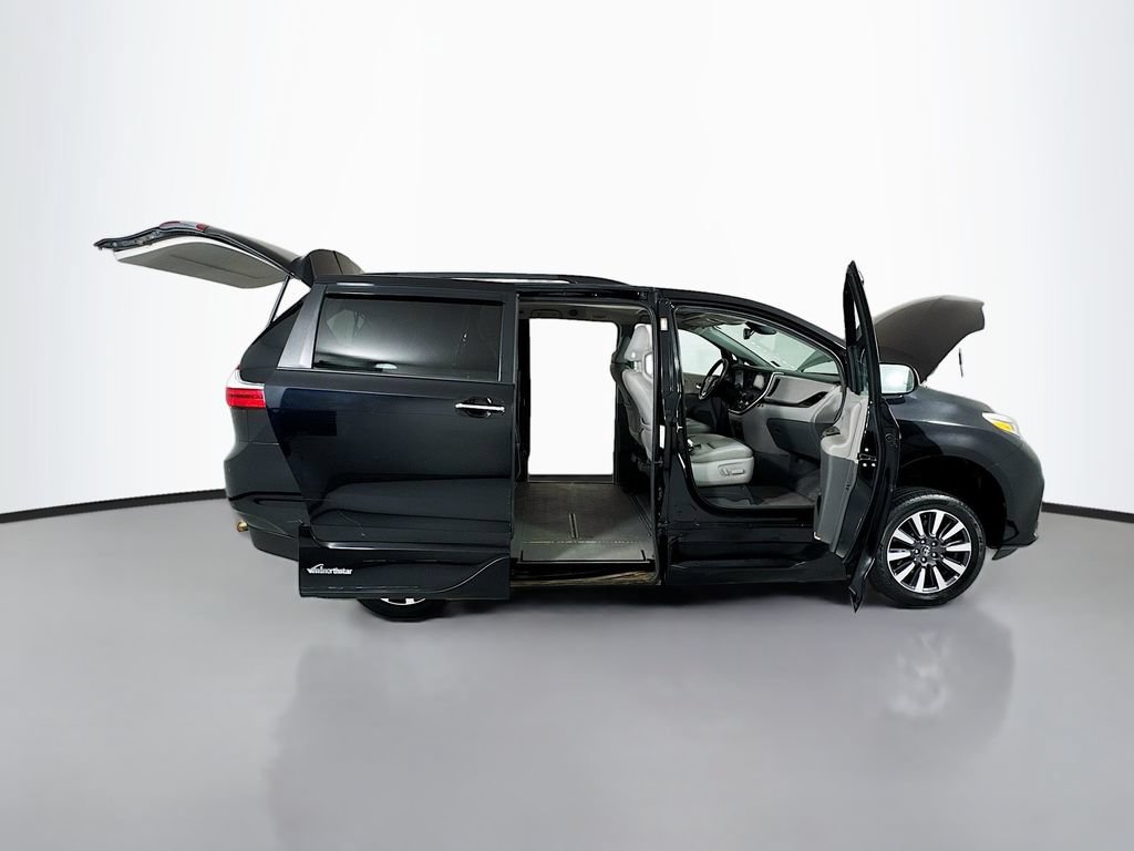 Used 2018 Toyota Sienna Limited FWD image 26