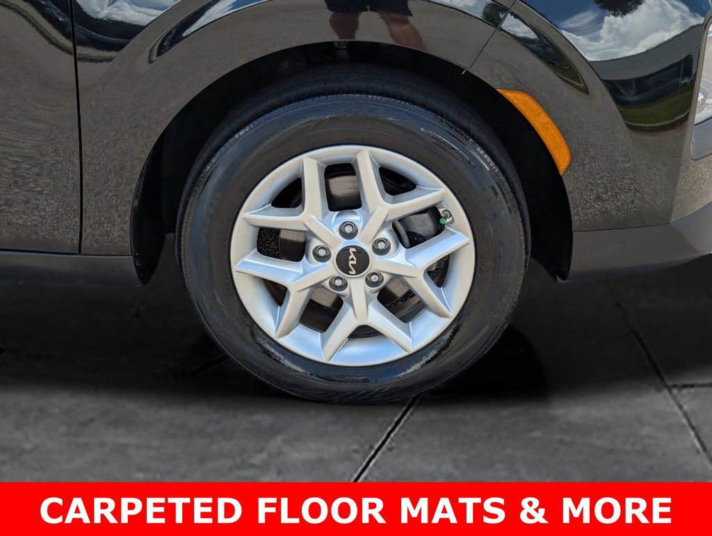 Used 2022 Kia Soul LX w/ Technology Package image 6