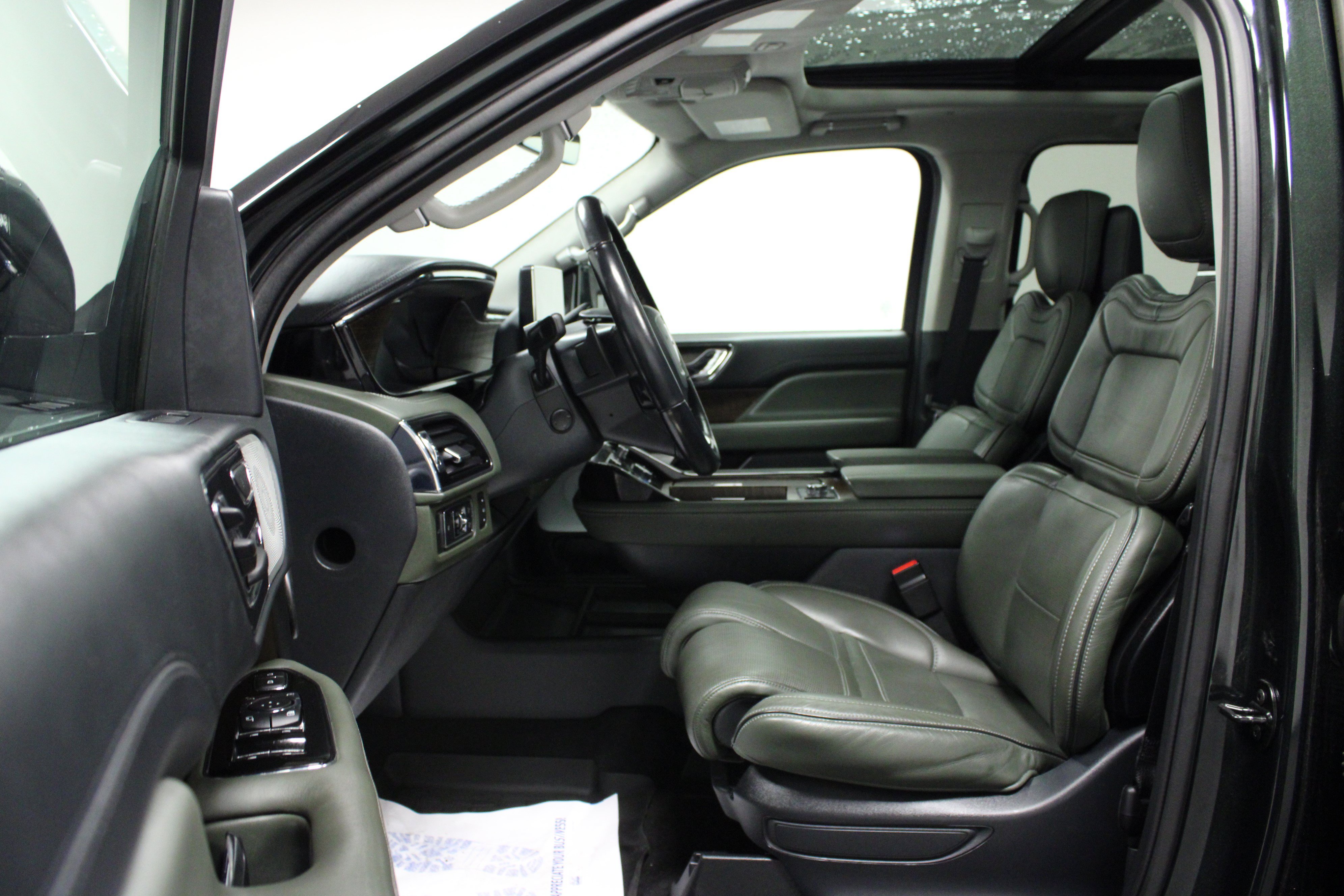 Used 2022 Lincoln Navigator L Black Label AWD/4WD image 12
