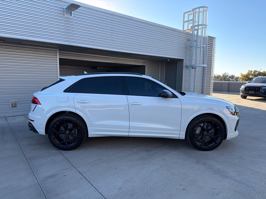 New 2027 Audi RS Q8 performance AWD/4WD image 4