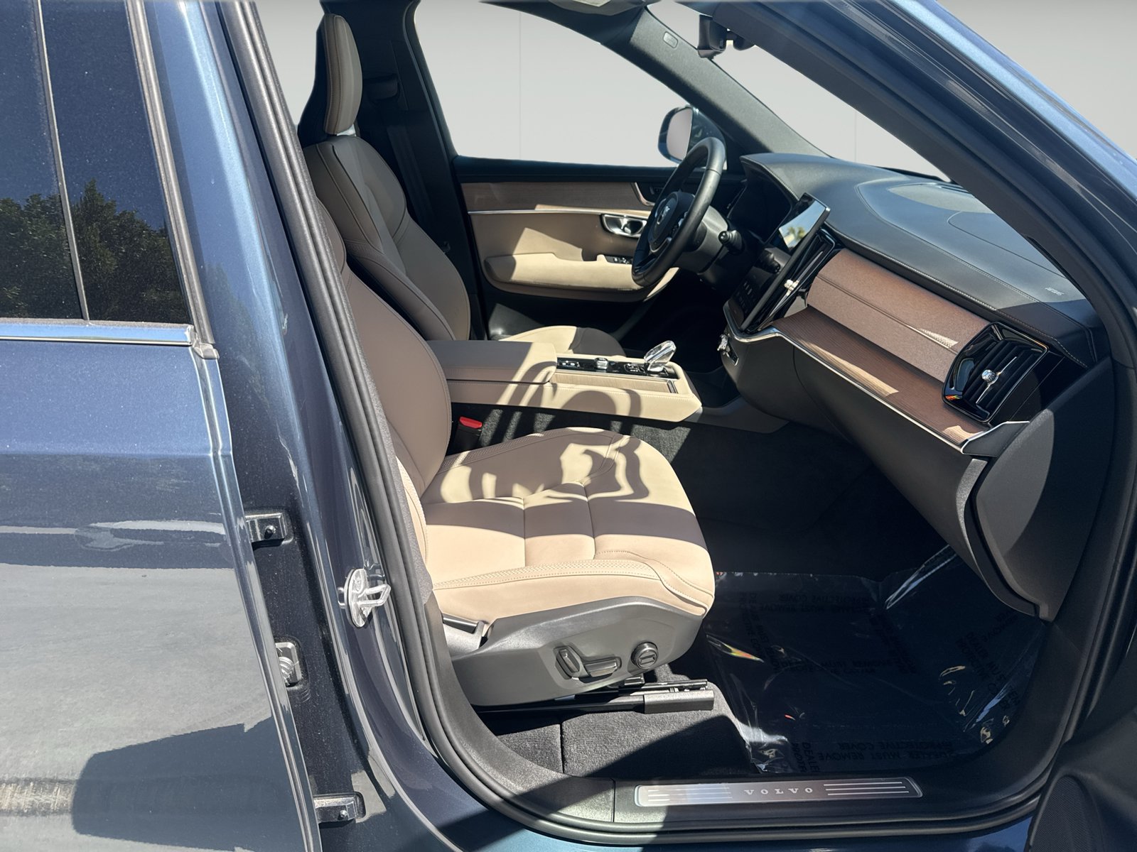 New 2026 Volvo XC90 T8 Plus w/ Protection Package AWD/4WD image 13
