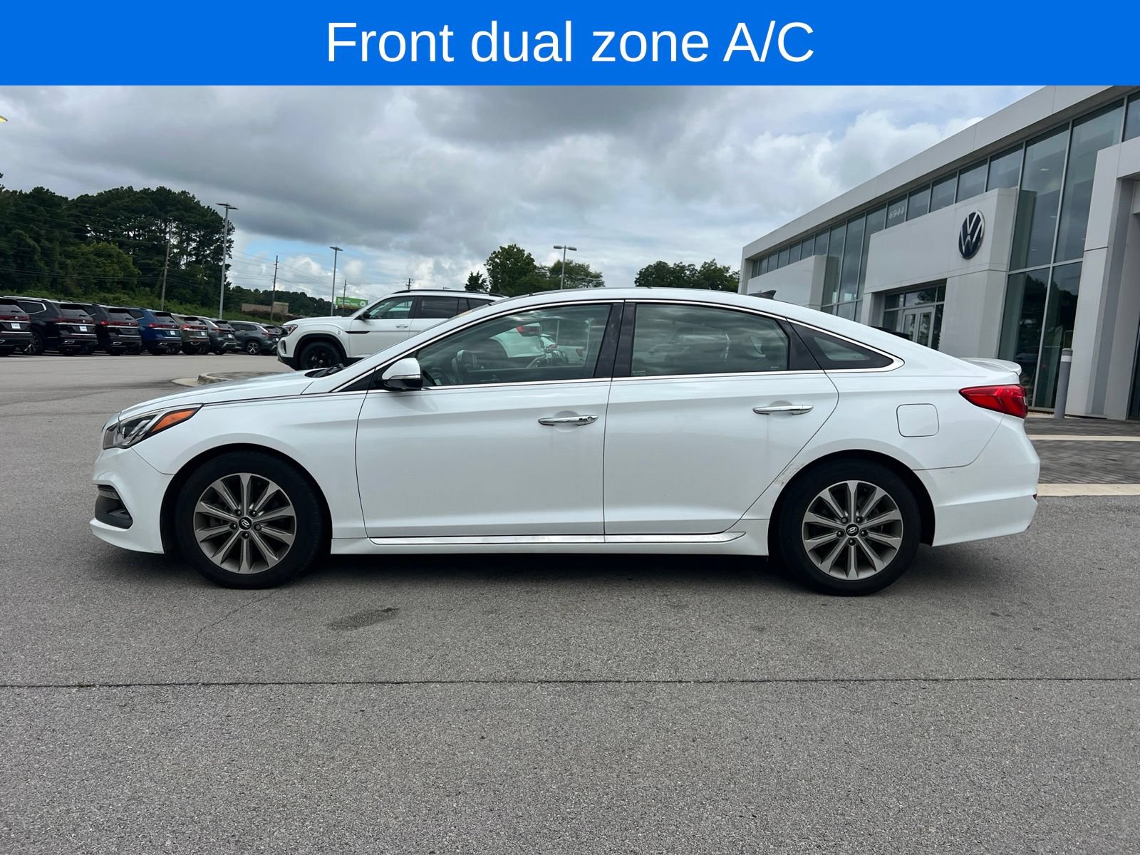 Used 2016 Hyundai Sonata Limited w/ Option Group 04 FWD image 3
