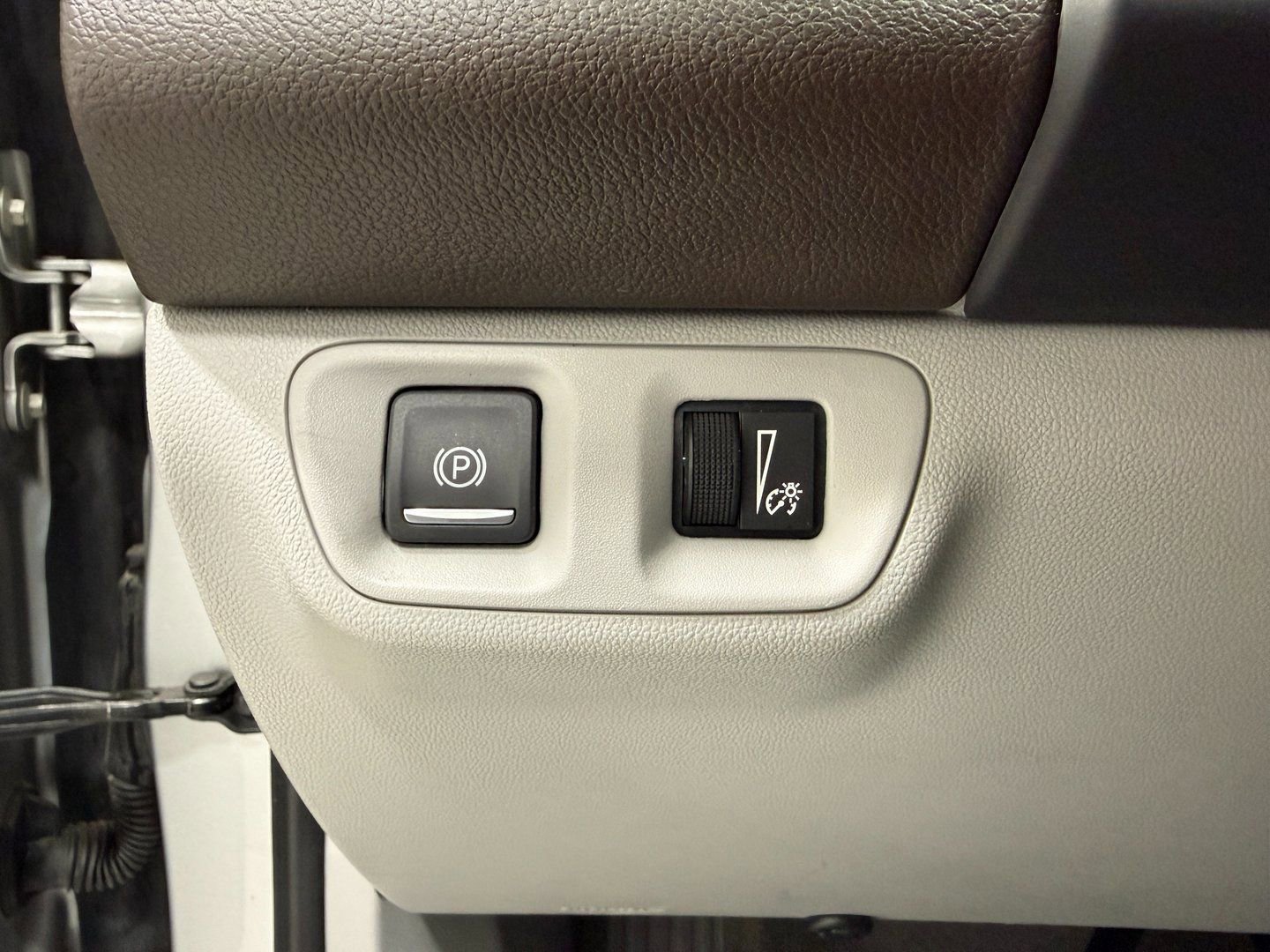Used 2020 GMC Acadia SLT w/ LPO, Cargo Package AWD/4WD image 23