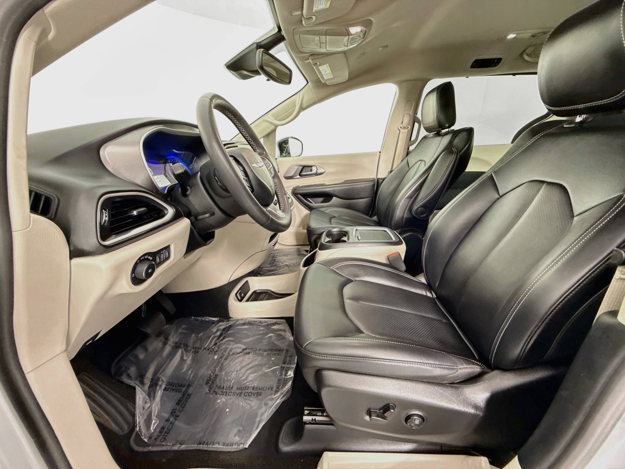 Used 2024 Chrysler Pacifica Touring-L FWD image 20