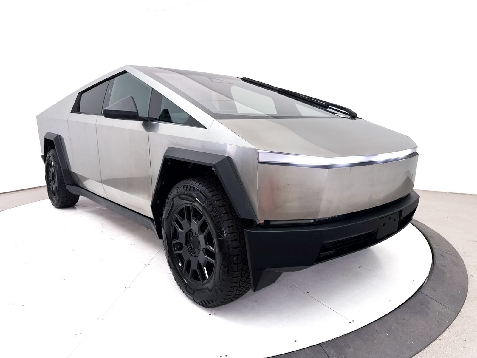 Used 2024 Tesla Cybertruck AWD Crew Cab image 12