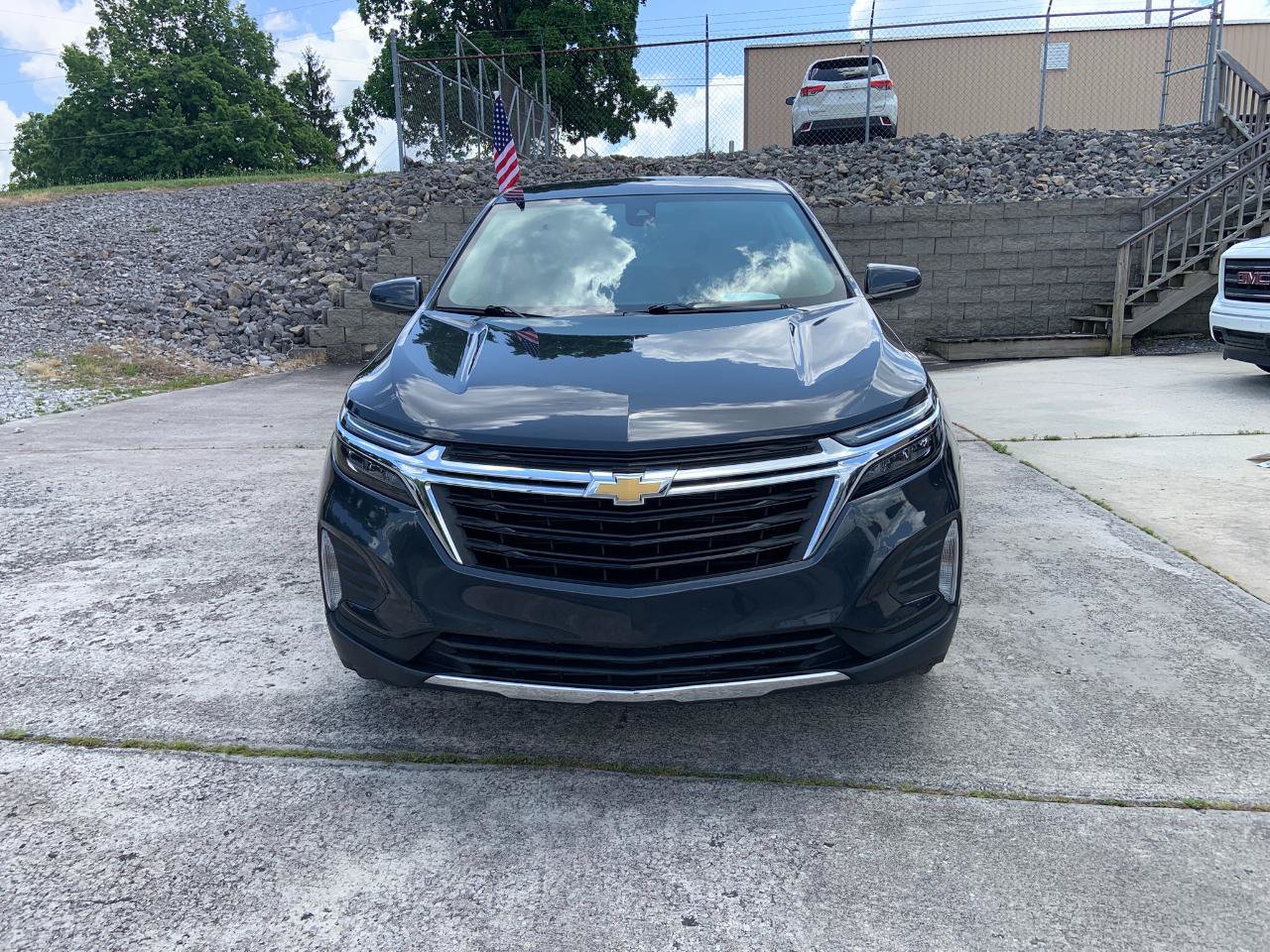 Used 2022 Chevrolet Equinox LT FWD image 2