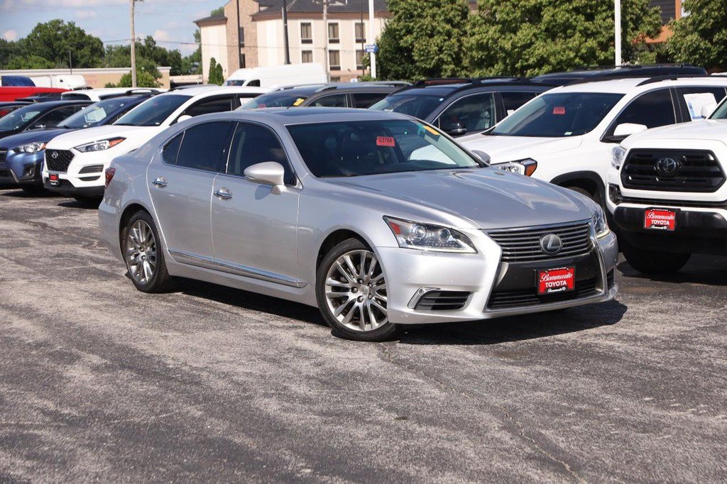 Used 2016 Lexus LS 460 AWD w/ Comfort Package image 2