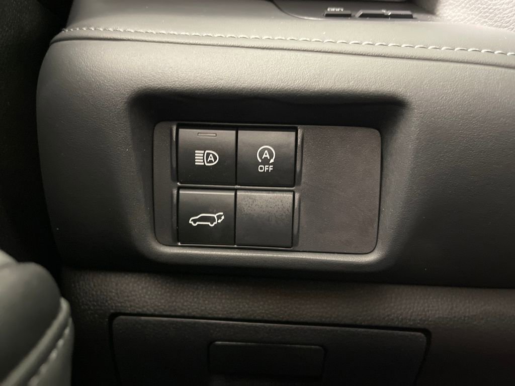 Certified 2025 Toyota Highlander LE image 28