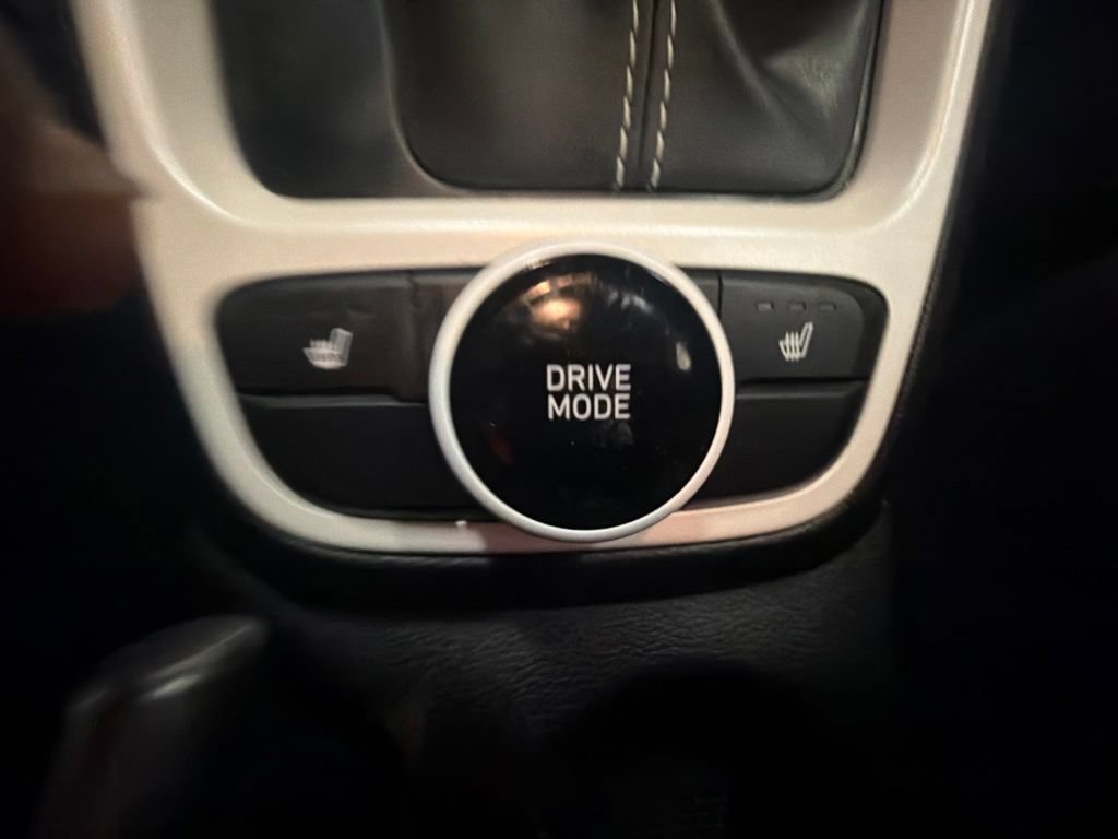 Used 2022 Hyundai Venue Limited FWD image 19