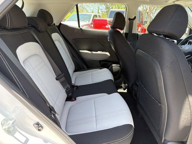 Used 2025 Hyundai Venue SEL FWD image 19