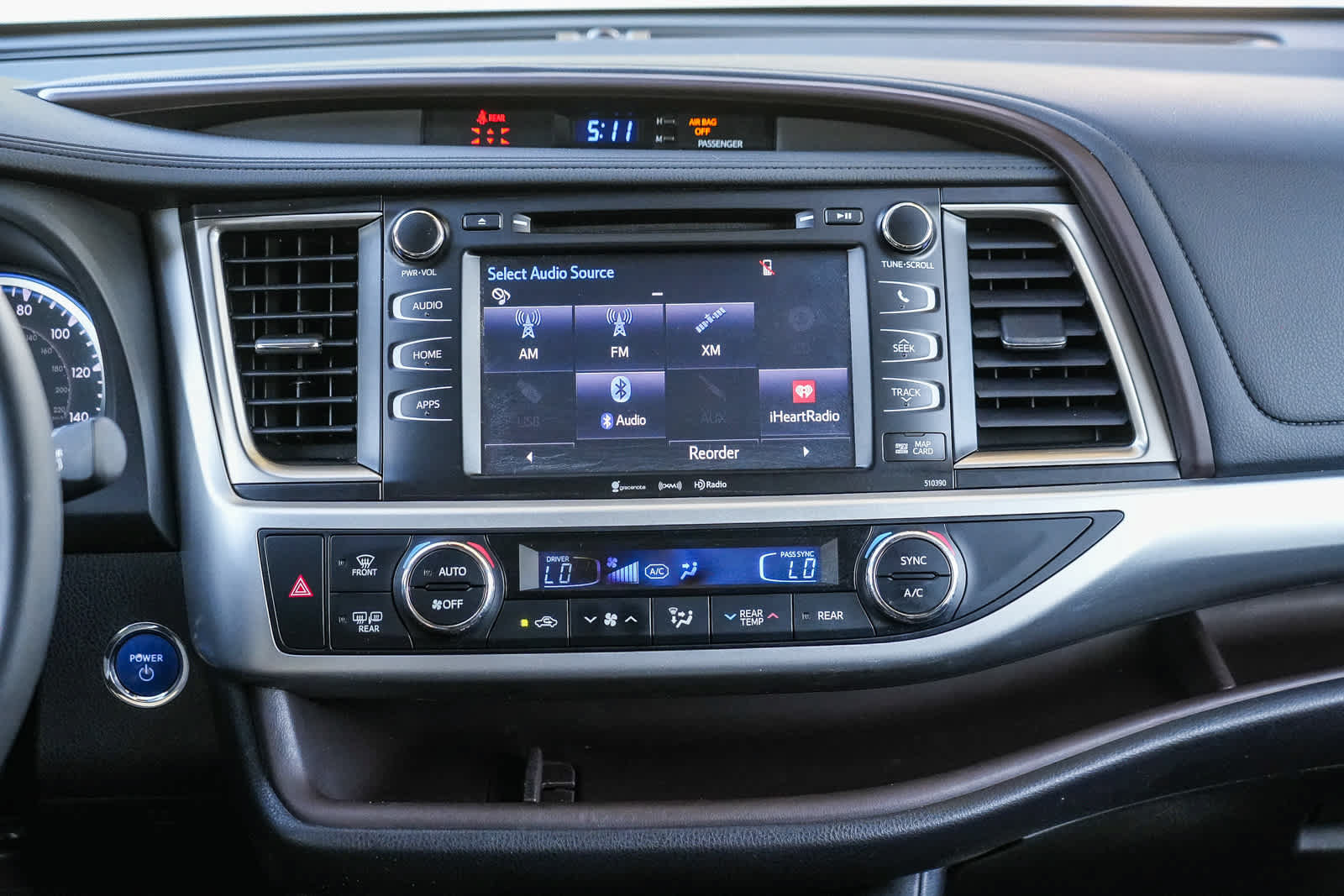 Used 2019 Toyota Highlander XLE w/ Carpet Mat Package (TMS) AWD/4WD image 13