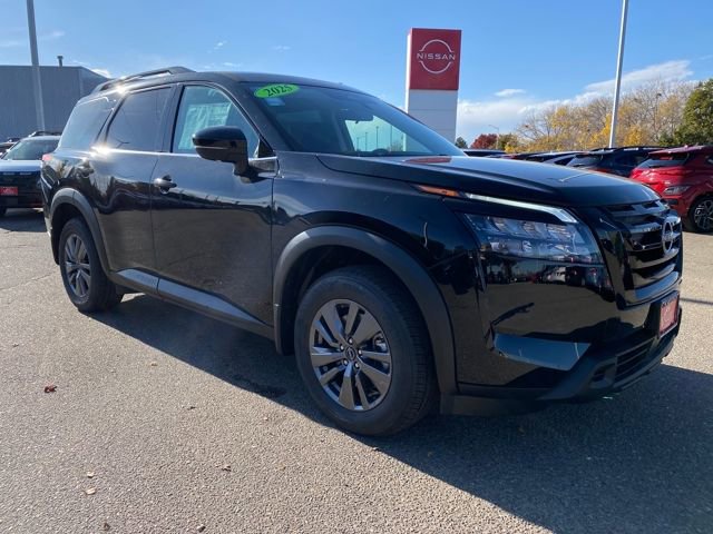 New 2025 Nissan Pathfinder SV w/ Black Appearance Package image 7