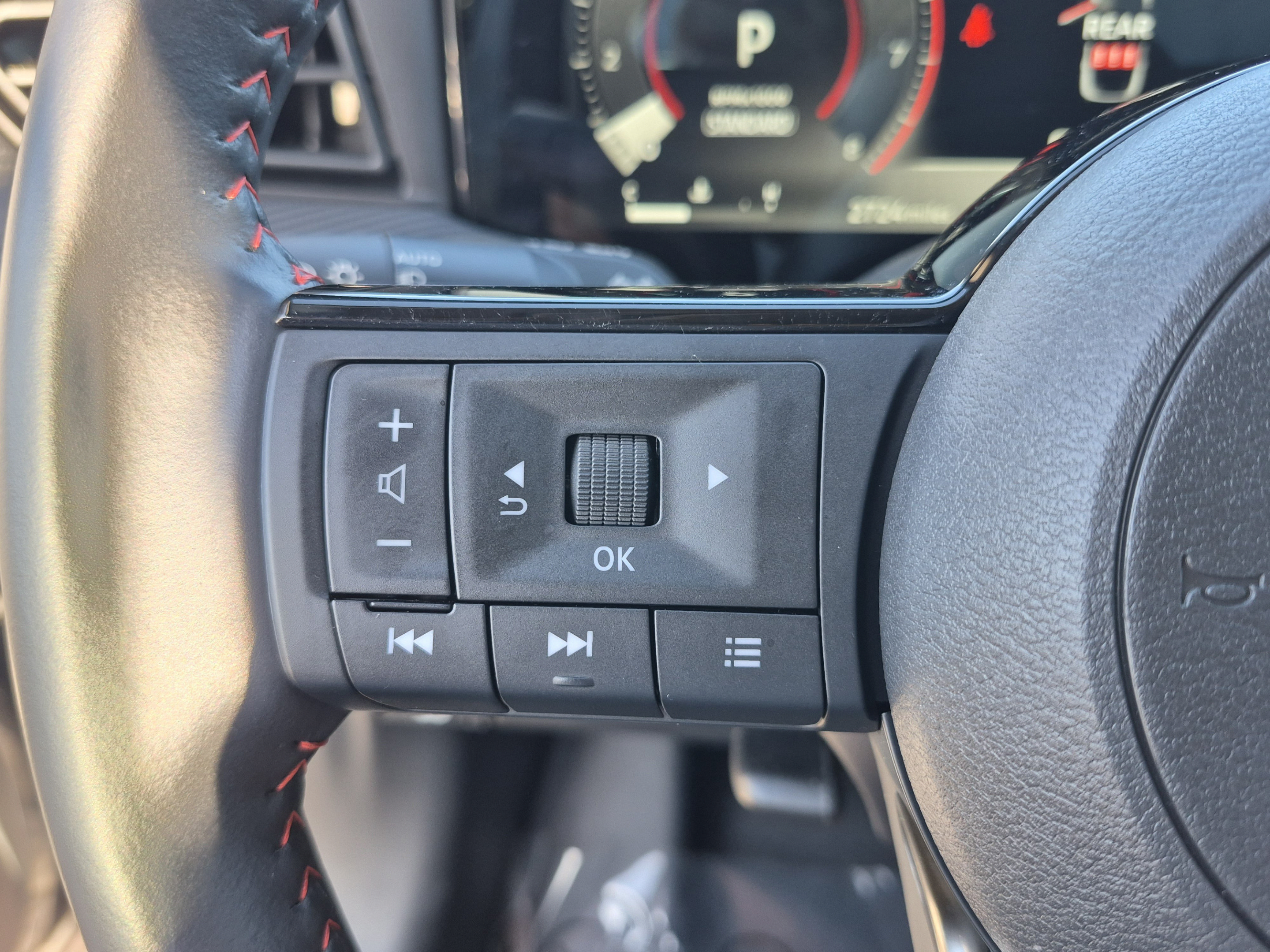 Certified 2025 Nissan Kicks SR FWD image 32