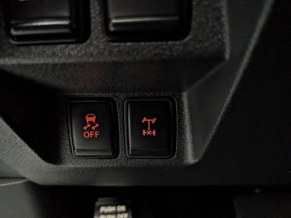 Used 2025 Nissan Frontier PRO-4X AWD/4WD image 15