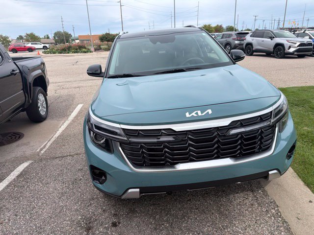 Used 2024 Kia Seltos S AWD/4WD image 3