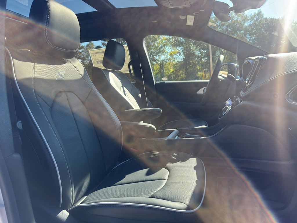 New 2026 Chrysler Pacifica Limited w/ S Appearance Package image 16