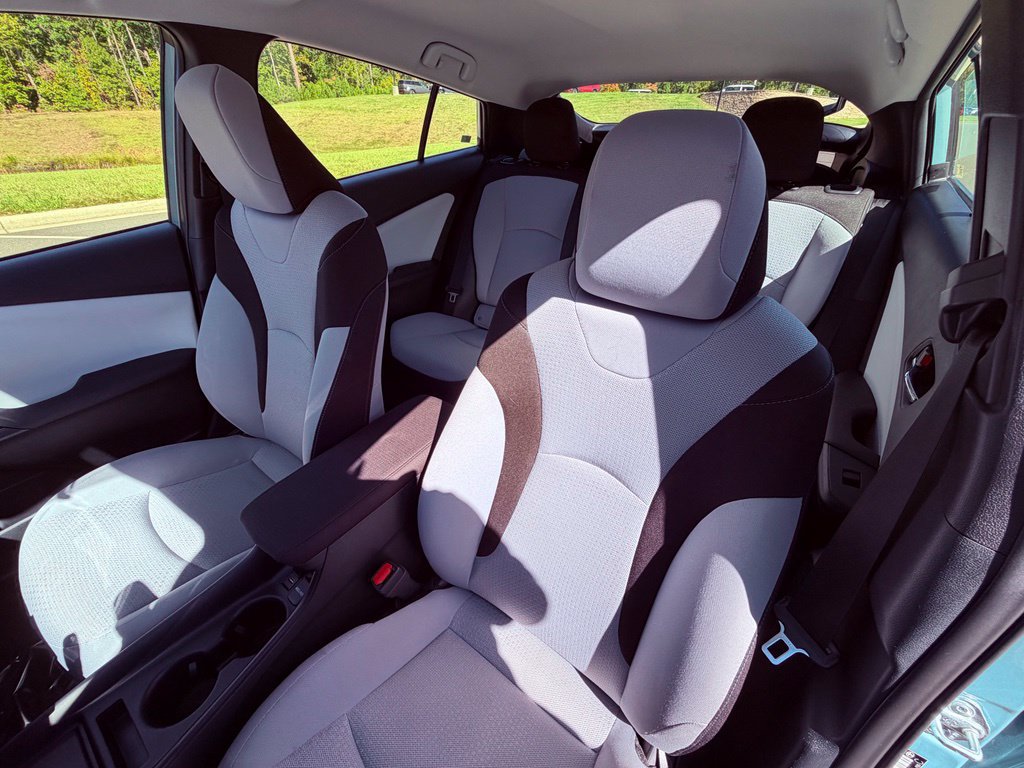 Used 2021 Toyota Prius LE FWD image 9
