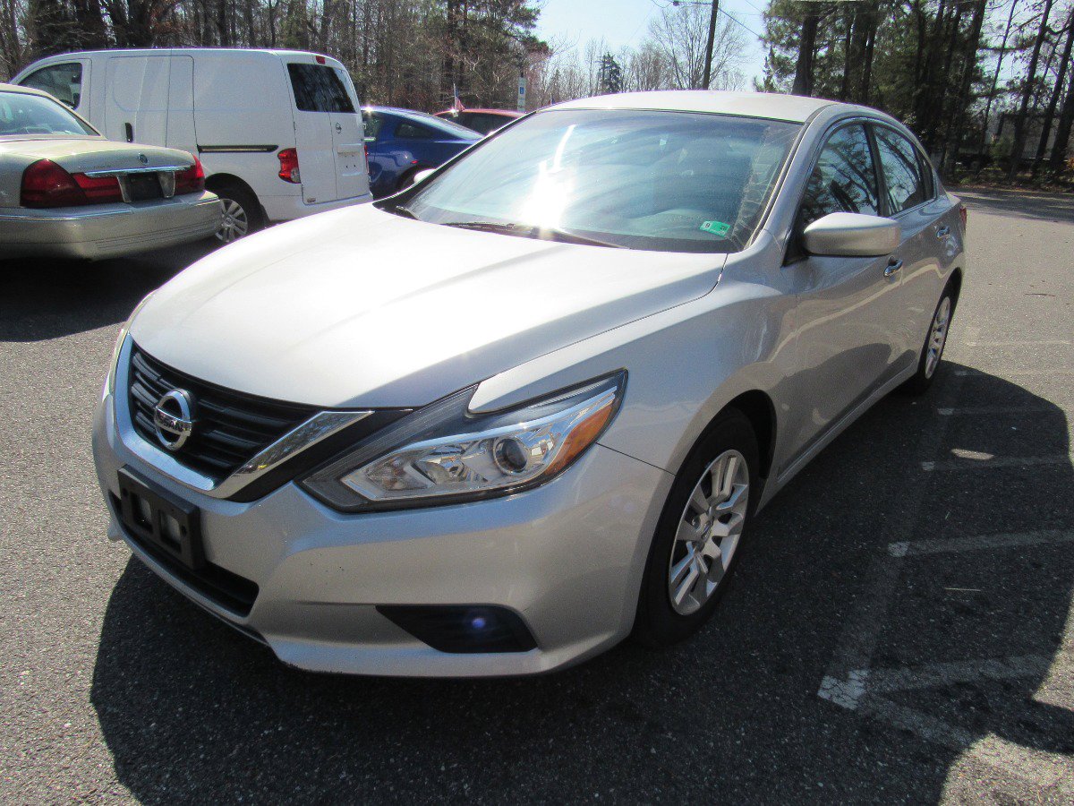 Used 2017 Nissan Altima 2.5 S w/ Power Driver Seat Package FWD image 2