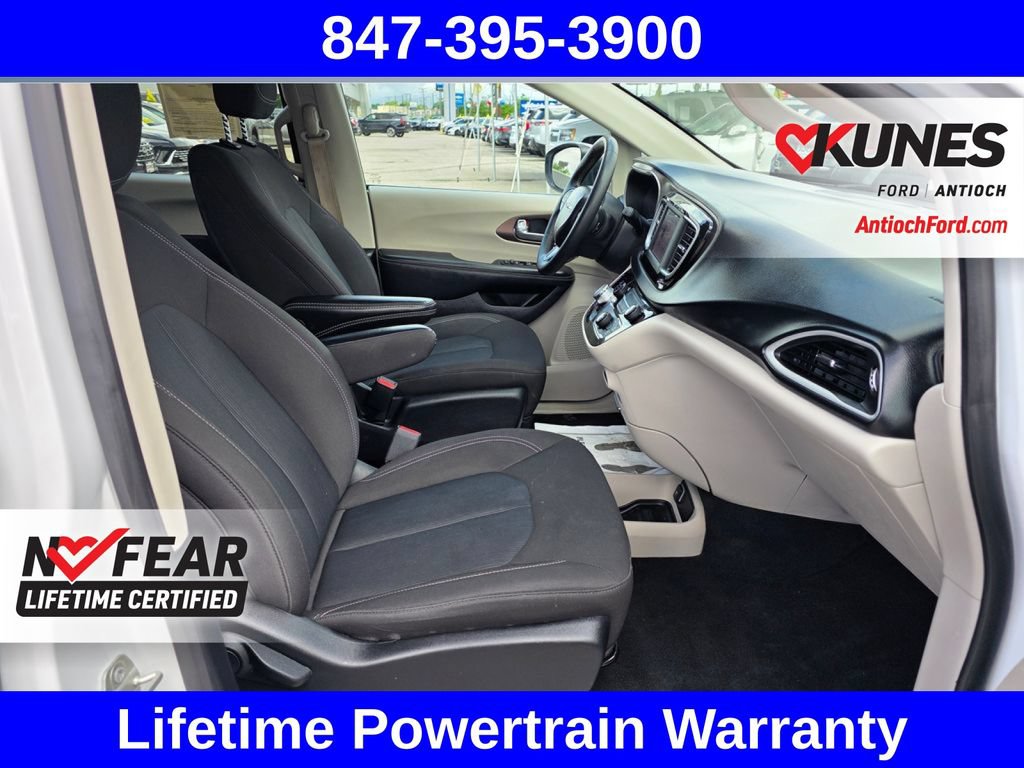 Used 2023 Chrysler Voyager LX FWD image 44