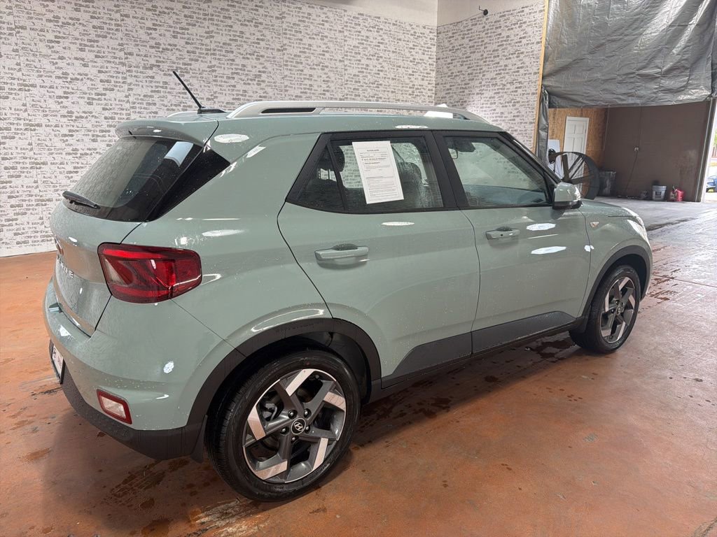 Used 2026 Hyundai Venue SEL FWD image 7