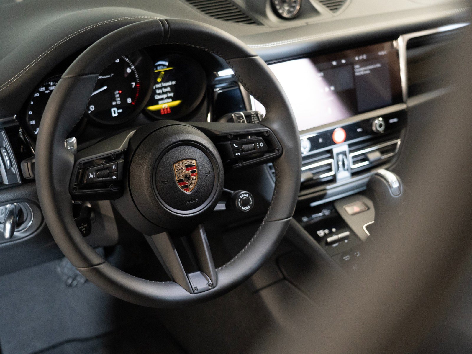Certified 2025 Porsche Macan Turbo AWD/4WD image 15
