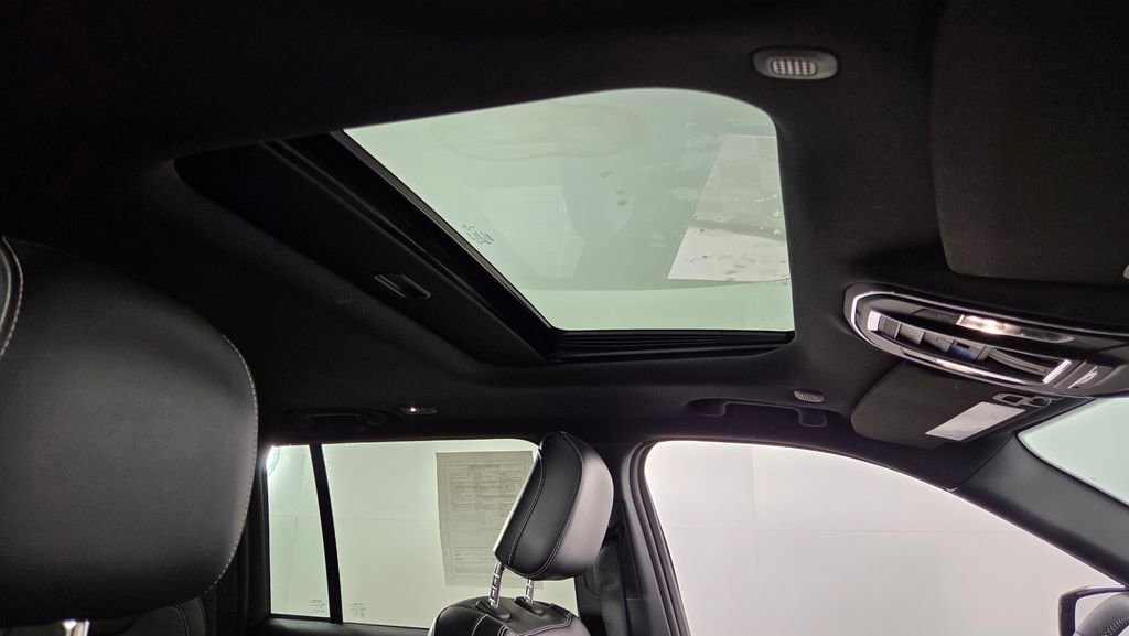 Used 2023 Jeep Grand Cherokee Altitude image 38