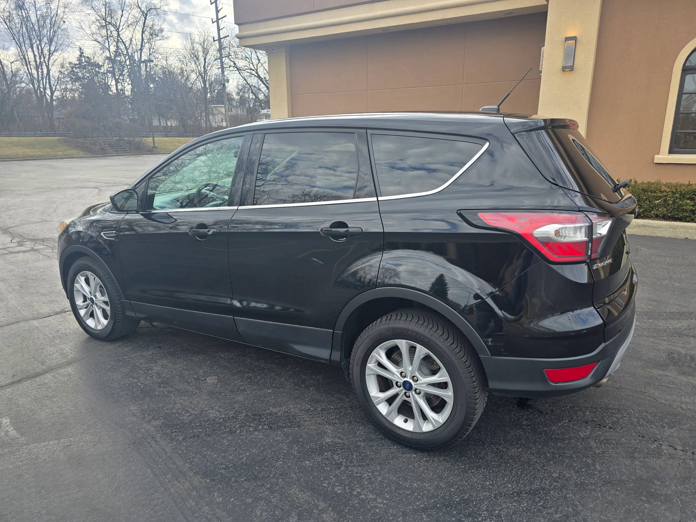 Used 2017 Ford Escape SE image 13