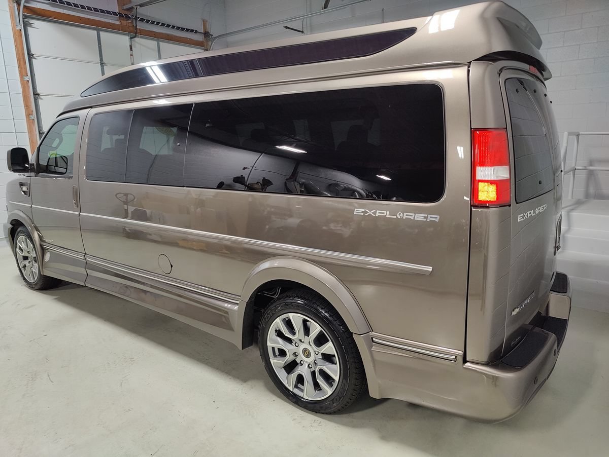 Used 2022 Chevrolet Express 2500 Extended w/ Enhanced Convenience Package RWD image 26