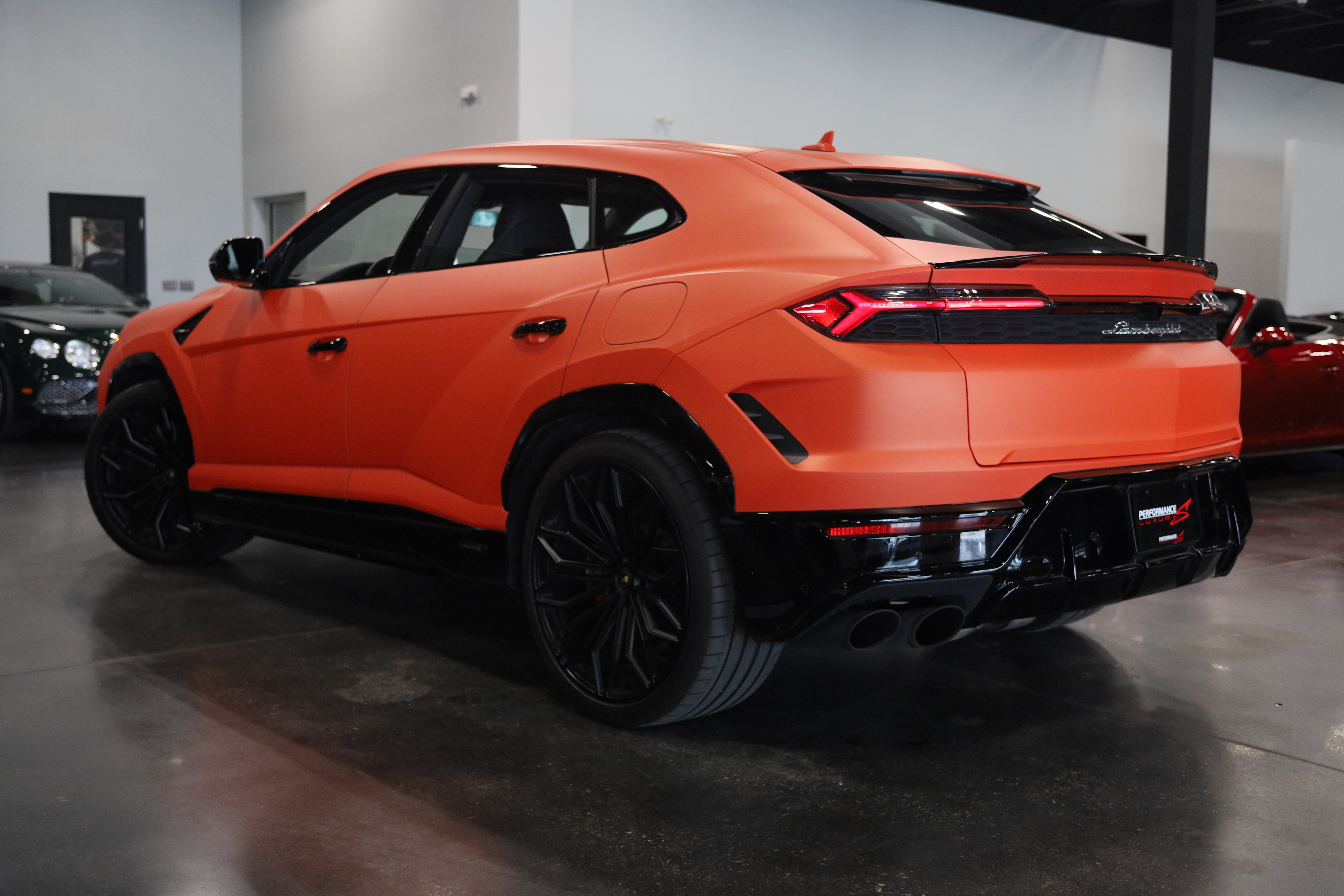 Used 2025 Lamborghini Urus SE AWD/4WD image 4