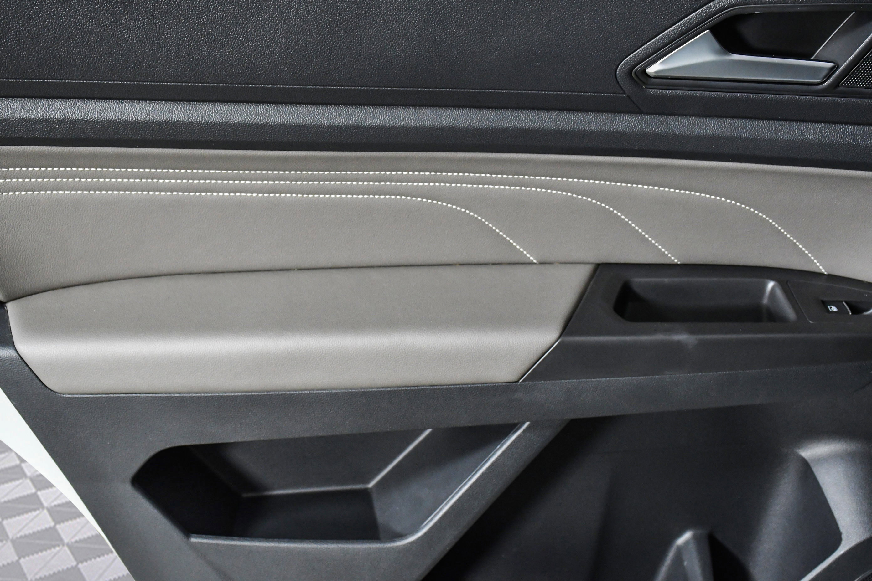 Used 2023 Volkswagen Atlas Cross Sport SEL image 22