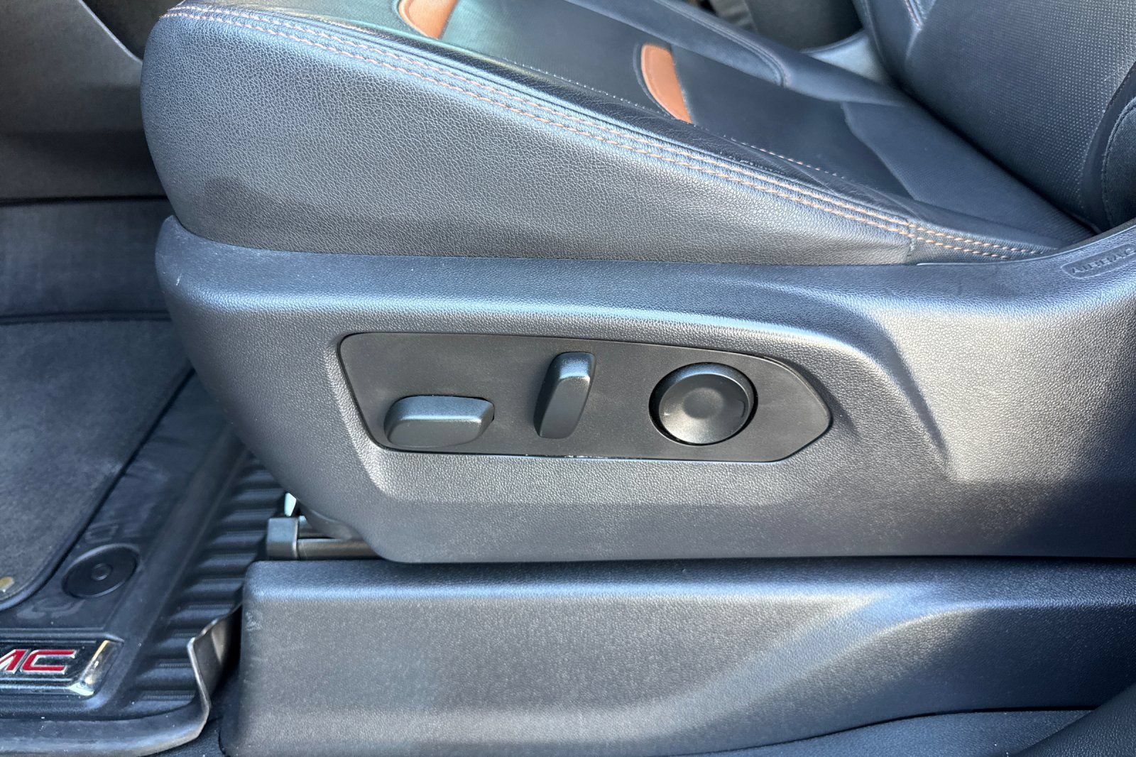 Certified 2023 GMC Sierra 1500 AT4 w/ AT4 Premium Package AWD/4WD image 12