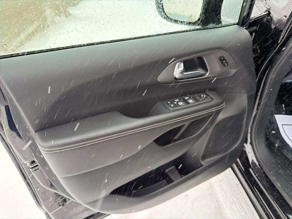 New 2026 Chrysler Pacifica Select image 11